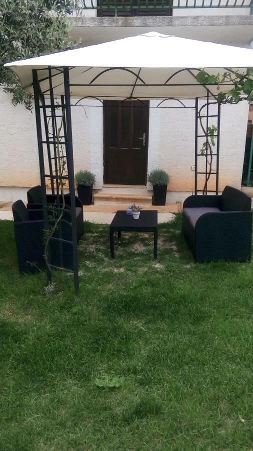 Apartmani Dana Sukošan Exteriér fotografie